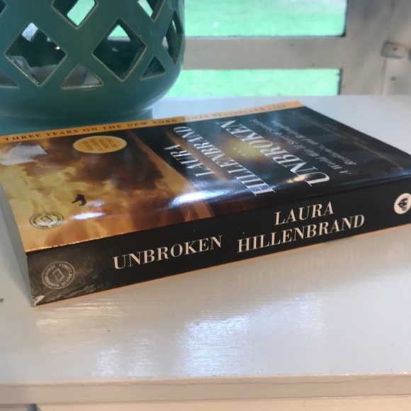 Unbroken by Laura Hillenbrand - Picture 2 of 4